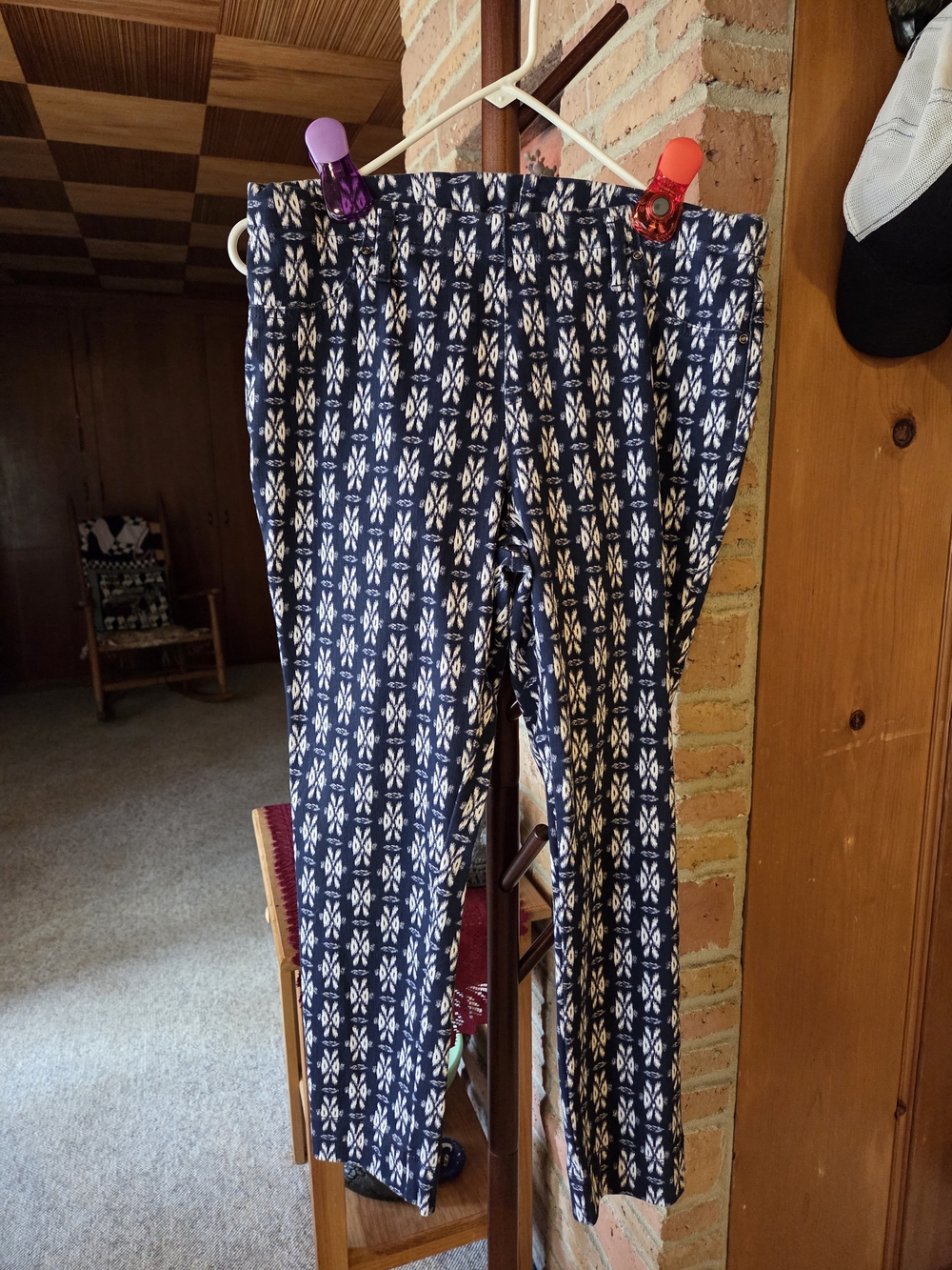 Time and Tru Navy and White Printed Stretch Pants